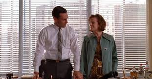 Além da Tela: Os 10 Episódios Mais Icônicos que Moldaram a História da TV 7 Mad-Men-The-Suitcase