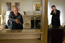Além da Tela: Os 10 Episódios Mais Icônicos que Moldaram a História da TV 10 The-Shield-Family-Meeting