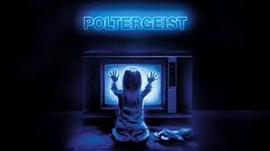 Entre Sombras e Assombrações: Os 10 Filmes de Fantasmas Que Definiram o Medo (e o Riso) no Cinema 6 Poltergeist