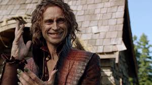 Arcanos da Tela: Os 10 Maiores Feiticeiros que Revolucionaram as Séries 8 Rumplestiltskin