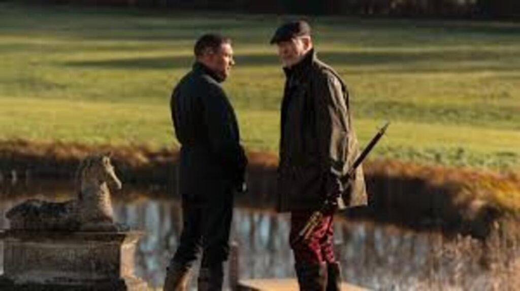 Terra da Máfia (2025): Por Que a Série com Tom Hardy e Pierce Brosnan Redefine o Gênero 2 Terra-da-Máfia