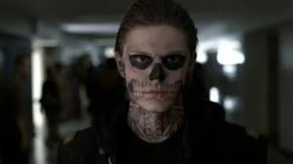 Maquiagem artística na TV: 10 séries com caracterizações impressionantes (Guia 2026) 11 Série American Horror Story