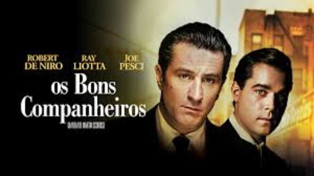Pôster do filme Os Bons Companheiros em tons de sépia e preto. À direita, os rostos dos atores Robert De Niro e Ray Liotta em close, com expressões sérias e imponentes. À esquerda, sobre um fundo preto, aparecem os nomes Robert De Niro, Ray Liotta e Joe Pesci em letras douradas, acima do título Os Bons Companheiros escrito em branco com uma tipografia clássica. Ao fundo, vislumbra-se a fachada de um prédio urbano sob uma luz amarelada.