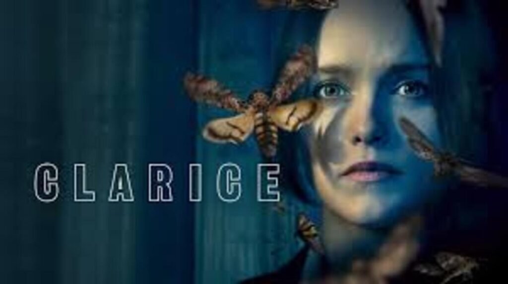 Cartaz oficial da série Clarice com foco no rosto da protagonista cercado por mariposas em atmosfera de suspense e mistério. A arte promocional do spin-off baseado no universo psicológico de Hannibal Lecter é perfeita para ilustrar análises de episódios, críticas de televisão e guias completos de franquias no blog.